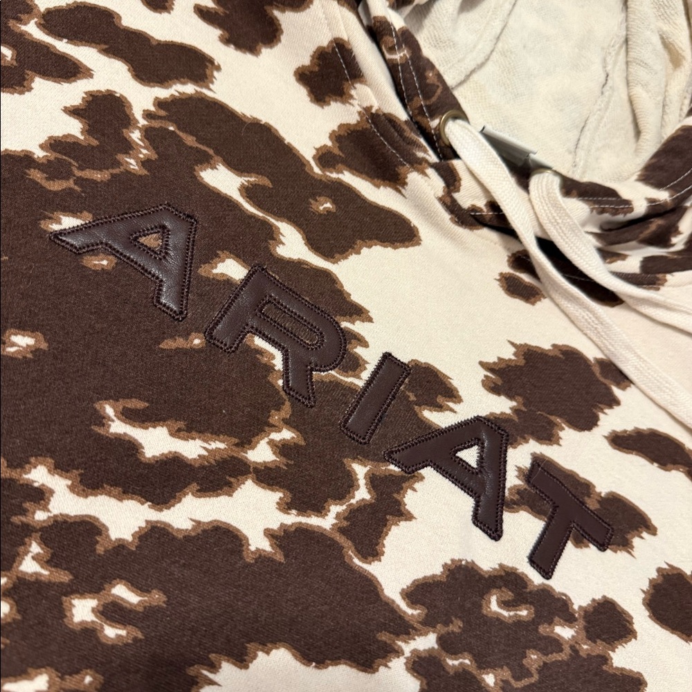 Women’s size medium Ariat cowhide hoodie. Only worn once or twice. Perfect Cond. - Picture 2 of 3